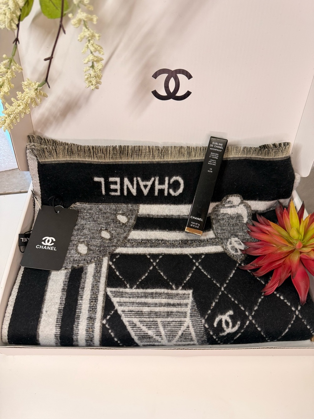 GWP Chanel Black, White & Gray Eifel Tower Knit Scarf